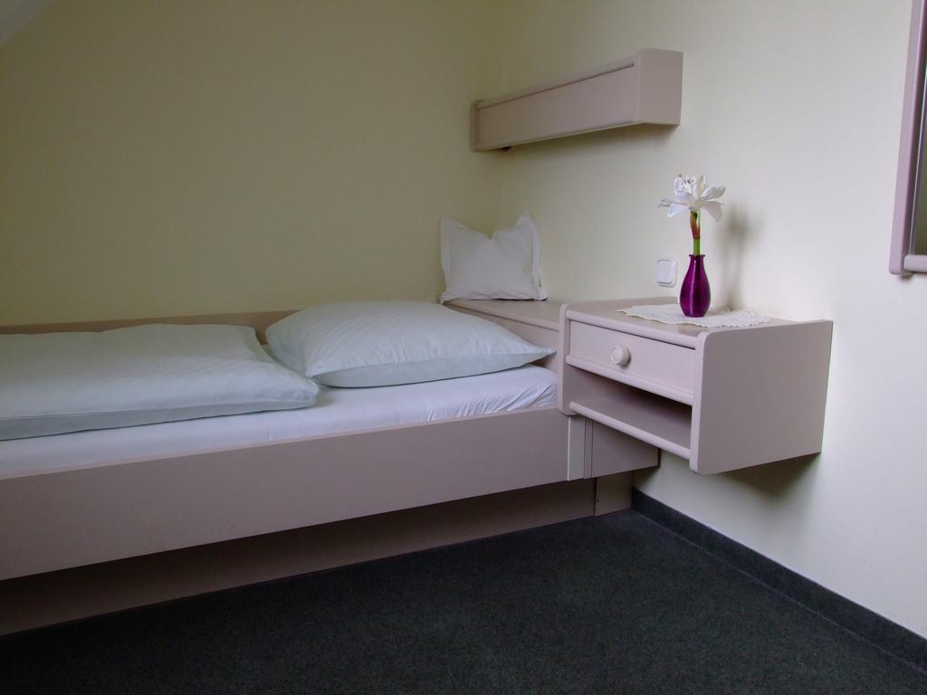 Hotel Am Birkenweg Erlangen Szoba fotó
